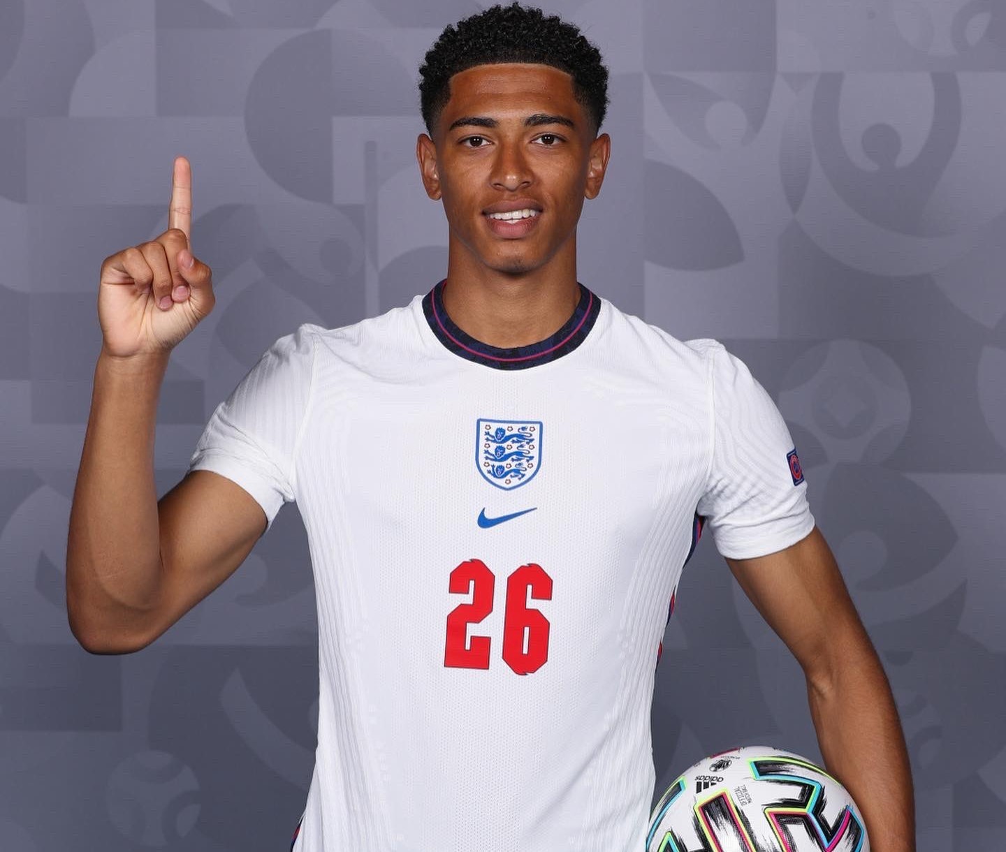 欧协联积分榜：斯特拉斯堡领跑，水晶宫距前8仅1分（欧协联积分榜：斯特拉斯堡居首，水晶宫距前八仅差1分）