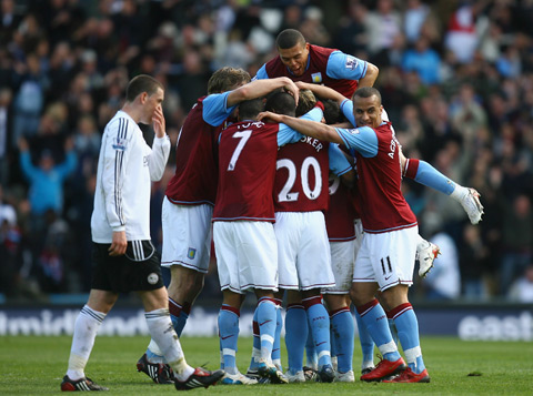 他一句话没说，但态度已经很明显（他沉默不语，态度一清二楚）