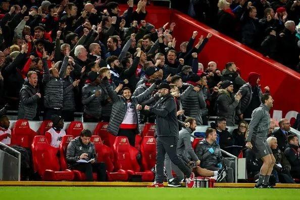 实现中超三连冠、队史第4冠，海港官方社媒发文庆祝（海港三连霸中超、收获队史第4冠，官方社媒发文庆贺）