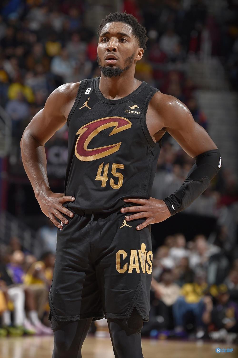 体坛记者：瓦科去留可能性相同，有西亚、东南亚球队有意签他（体坛记者称：瓦科留或走五五开，西亚与东南亚球队有意引进）