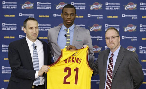 意甲第12轮裁判安排：西蒙尼-索扎执法米兰德比（意甲第12轮裁判公布：米兰德比由西蒙尼-索扎主哨）