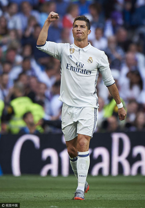 福苏-门萨：曼联青训以前规矩相当严格，比如必须穿黑色球鞋（福苏-门萨称曼联青训曾严苛到球鞋仅限黑色）